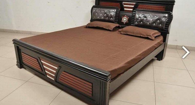 storage and Without storage Cots